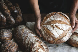 pan recién hecho elaborado en obrador