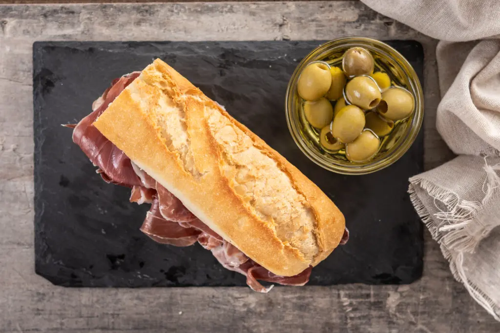 bocata en barra de pan